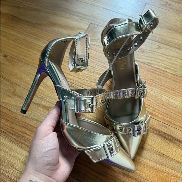 Chase & Chloe | Grommet Buckle Stiletto Pump - Picture 3 of 6